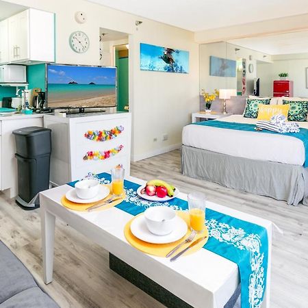 Aloha Vibes Await! Stylish Condo At Aloha Surf - Mountain And City Views Honolulu Kültér fotó