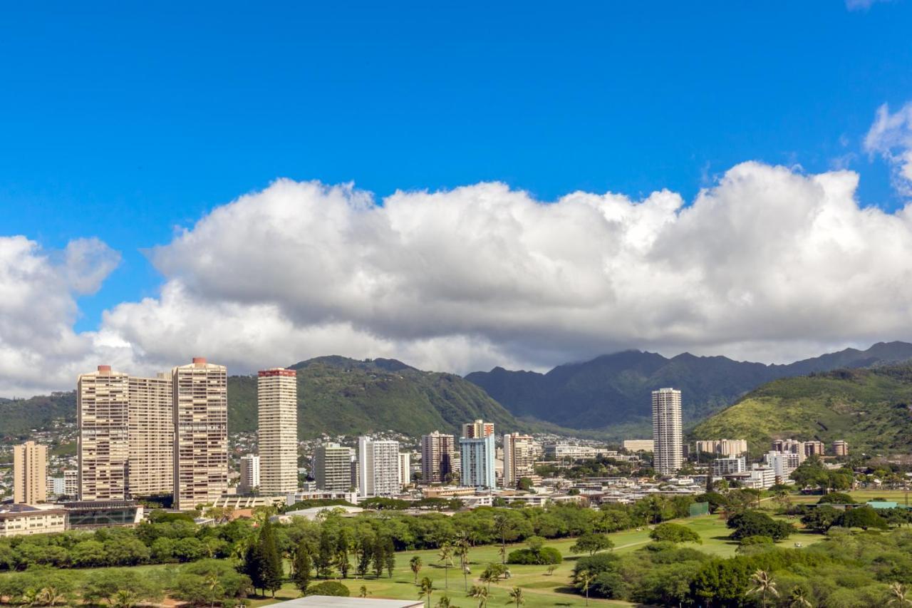Aloha Vibes Await! Stylish Condo At Aloha Surf - Mountain And City Views Honolulu Kültér fotó