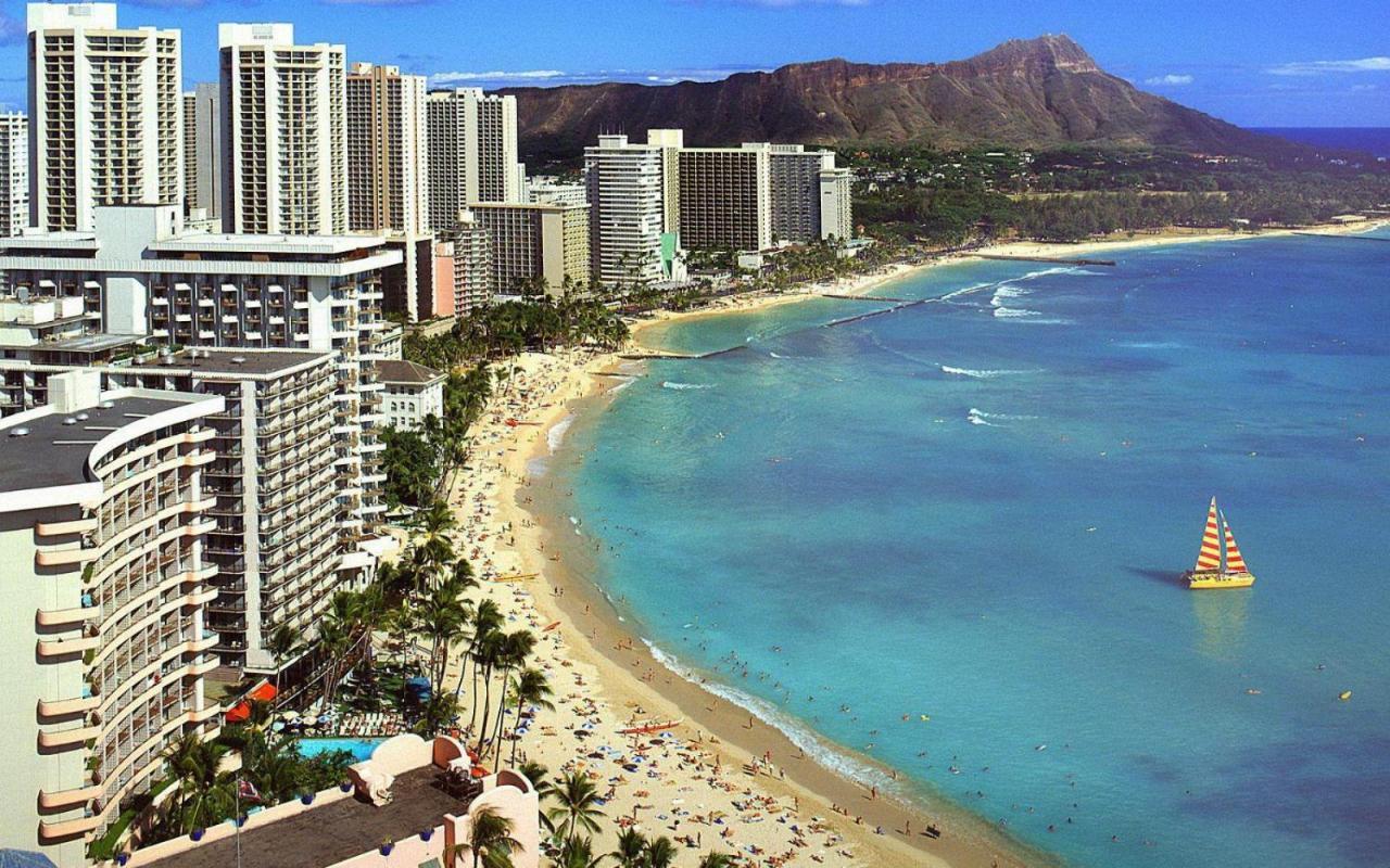 Aloha Vibes Await! Stylish Condo At Aloha Surf - Mountain And City Views Honolulu Kültér fotó