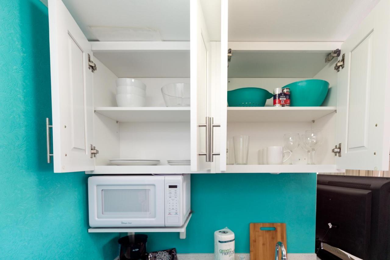 Aloha Vibes Await! Stylish Condo At Aloha Surf - Mountain And City Views Honolulu Kültér fotó