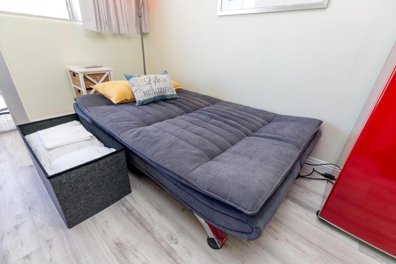 Aloha Vibes Await! Stylish Condo At Aloha Surf - Mountain And City Views Honolulu Kültér fotó